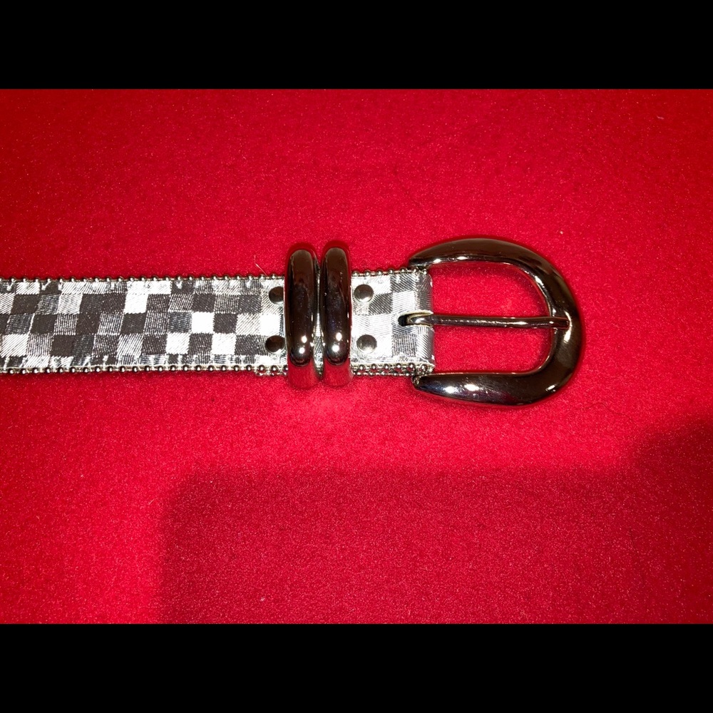 NWOT Elite brand Womens Silver w/ silver trim belt